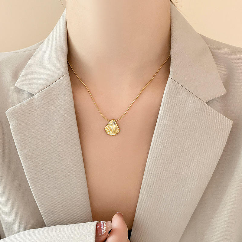Gold Shell Pendant Snake Chain Necklace